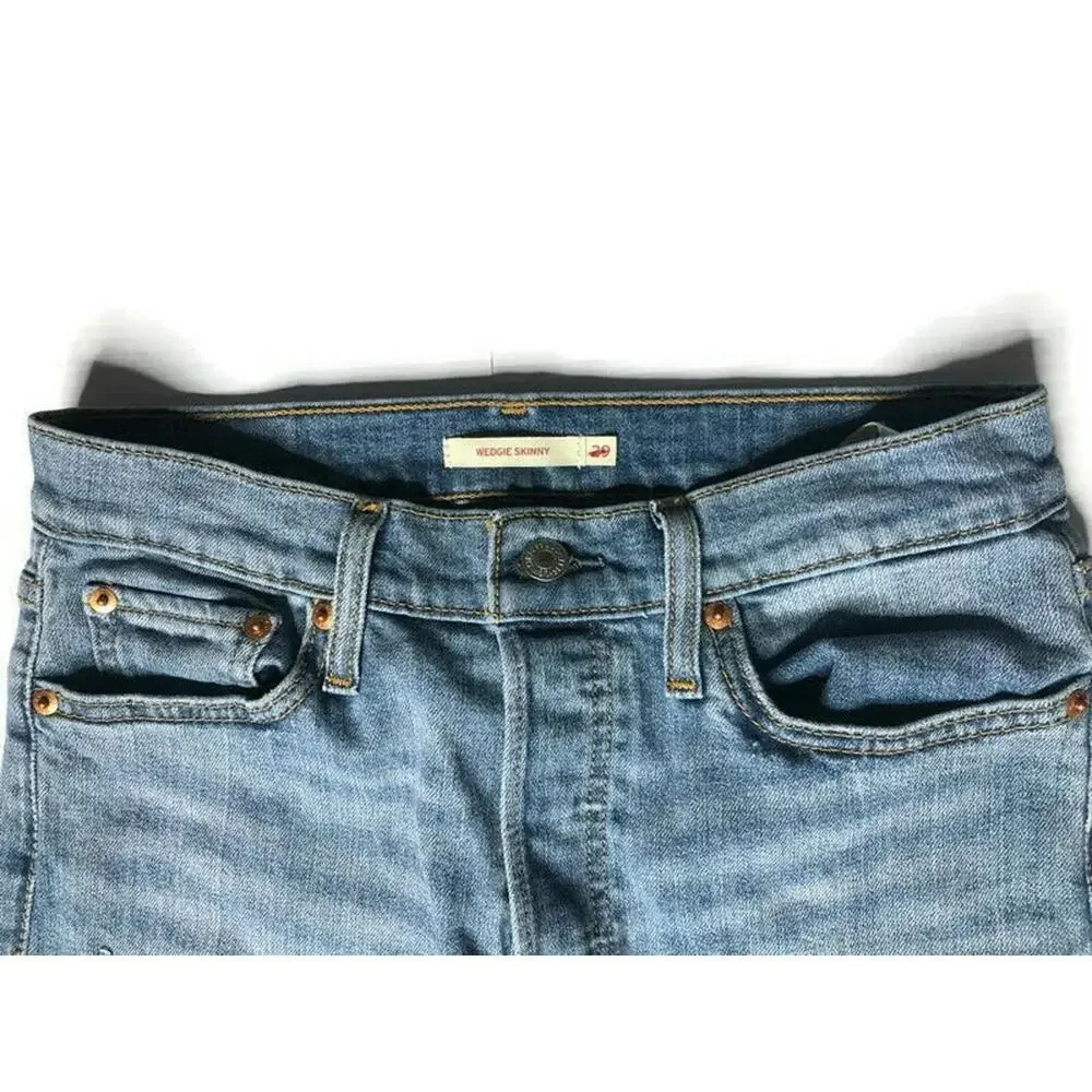 Levi's Womens Wedgie Skinny Jeans High Rise Light Wash Distressed Raw Hem Sz 29 - Picture 5 of 9